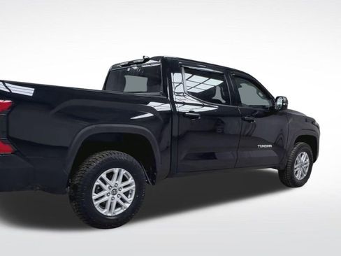 Used 2023 Toyota Tundra SR5 w/ SR5 Convenience Package AWD/4WD image 9