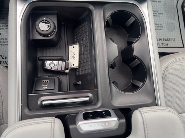 Used 2025 Ford Expedition Max Platinum w/ Driver's Package AWD/4WD image 28