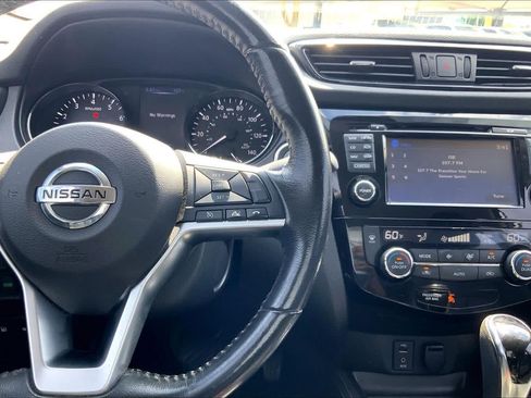 Used 2017 Nissan Rogue Sport SL FWD image 25