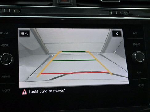 Used 2020 Volkswagen Tiguan SE w/ Panoramic Sunroof Package FWD image 26