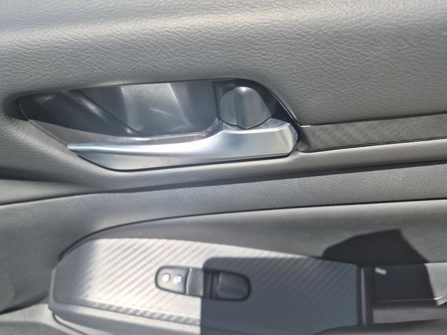 Used 2025 Nissan Altima 2.5 SV FWD image 33