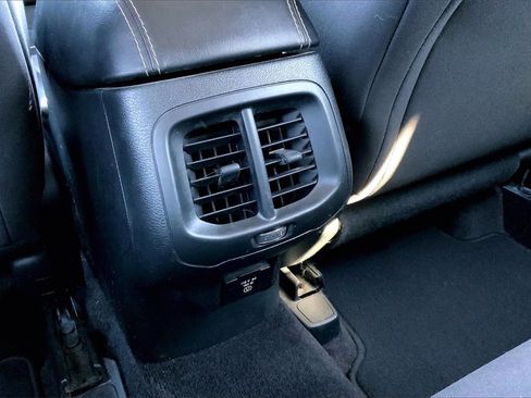 Used 2016 Jeep Cherokee Latitude w/ Comfort & Sound Group image 10