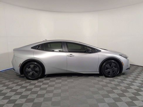 Used 2025 Toyota Prius LE FWD image 4