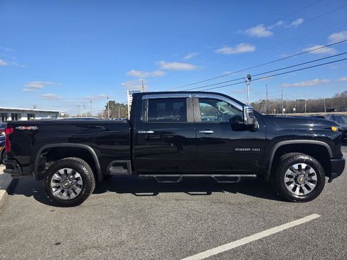 Used 2024 Chevrolet Silverado 2500 Custom image 4