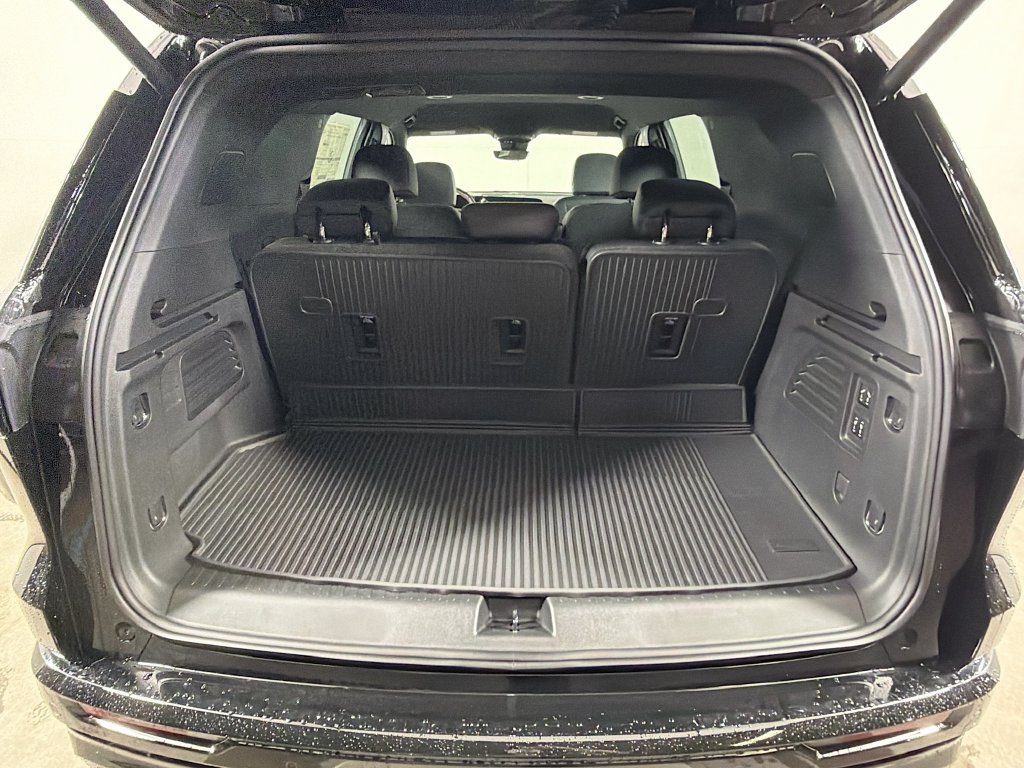 New 2026 Chevrolet Traverse RS w/ LPO, Floor Liner Package AWD/4WD image 23