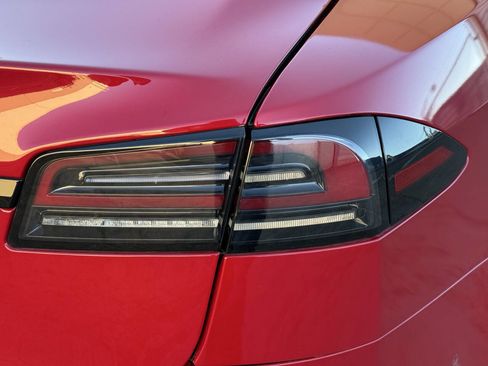 Used 2023 Tesla Model S image 30