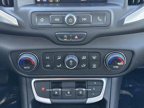 Used 2023 GMC Terrain SLE w/ Driver Convenience Package image 5