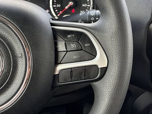 Used 2023 Jeep Renegade Latitude AWD/4WD image 24