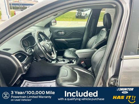 Used 2019 Jeep Cherokee Limited image 2