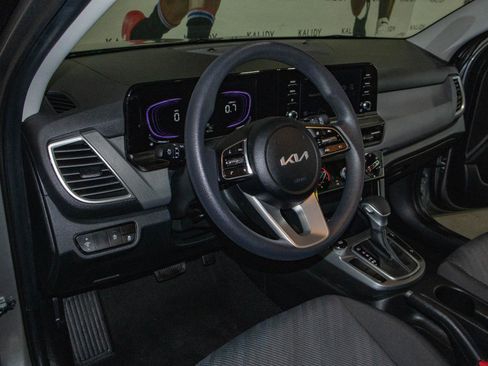 Used 2026 Kia Seltos LX AWD/4WD image 5