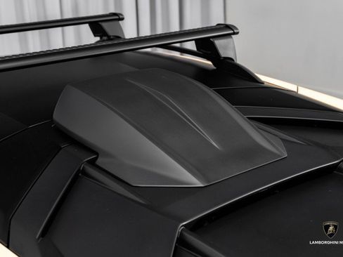 Used 2024 Lamborghini Huracan Sterrato image 6