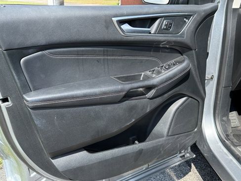 Used 2024 Ford Edge Titanium image 9