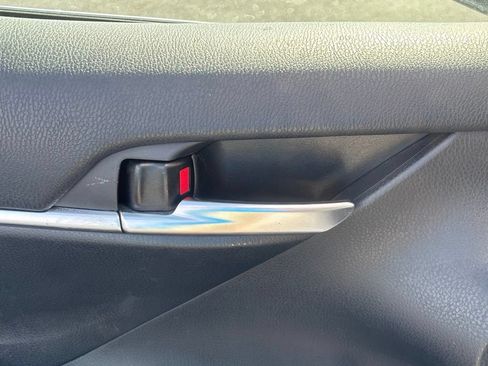 Used 2018 Toyota Camry SE w/ Moonroof Package FWD image 10