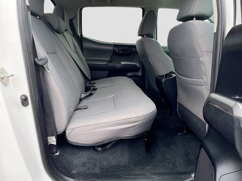 Used 2019 Toyota Tacoma SR5 AWD/4WD image 23