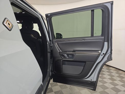 Used 2022 Rivian R1S Launch Edition image 19