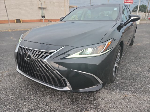 Used 2025 Lexus ES 350 w/ Premium Package FWD image 4