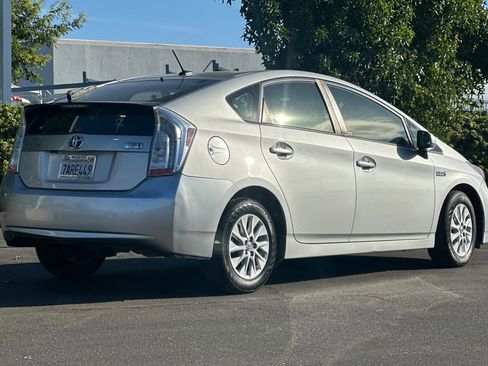 Used 2013 Toyota Prius Plug-In Hybrid image 4