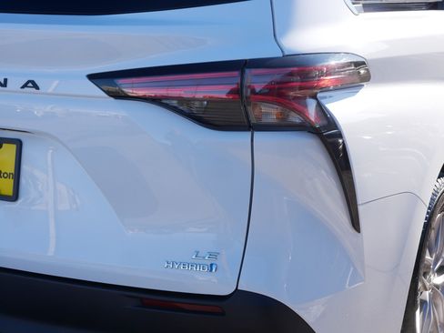 Used 2021 Toyota Sienna LE image 17