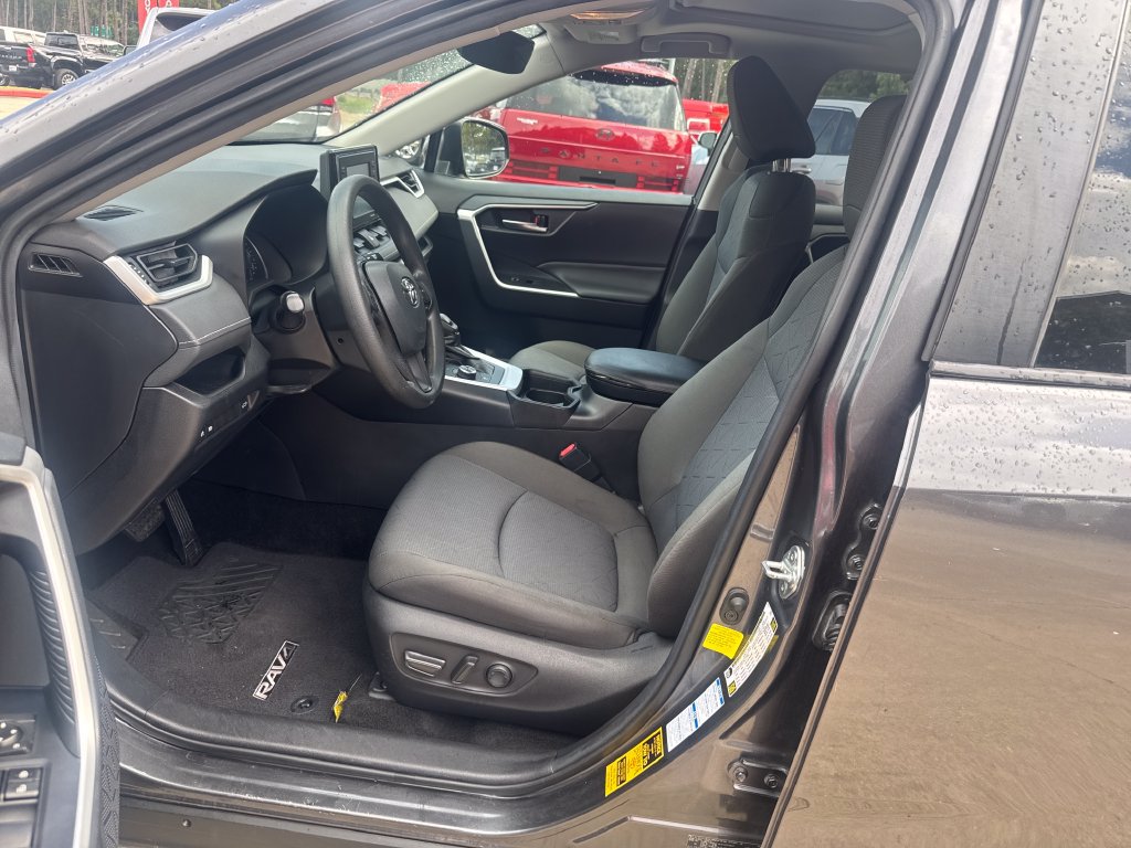 Used 2021 Toyota RAV4 XLE w/ Convenience Package AWD/4WD image 14