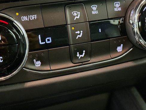 Used 2021 Chevrolet TrailBlazer RS w/ Technology Package image 24