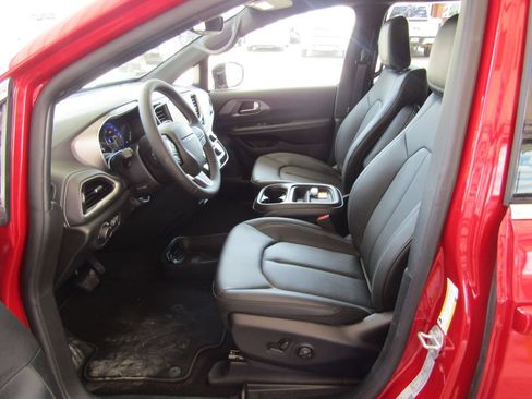 New 2027 Chrysler Pacifica Select AWD/4WD image 25