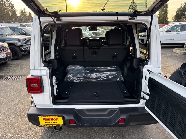 New 2026 Jeep Wrangler Unlimited Sahara AWD/4WD image 12