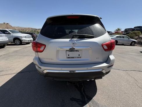 Used 2019 Nissan Pathfinder SL FWD image 4