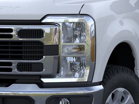 New 2025 Ford F350 XLT w/ FX4 Off-Road Package AWD/4WD image 19