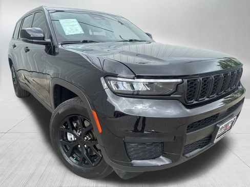 Used 2024 Jeep Grand Cherokee L Laredo image 3