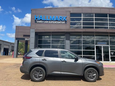 Used 2024 Nissan Rogue S image 9