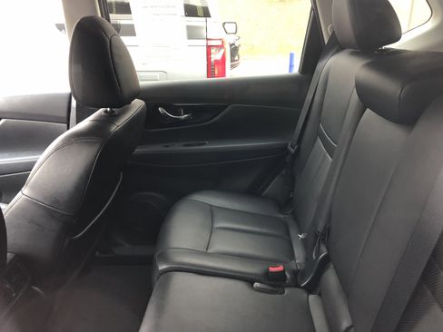 Used 2020 Nissan Rogue SL w/ Premium Package image 15