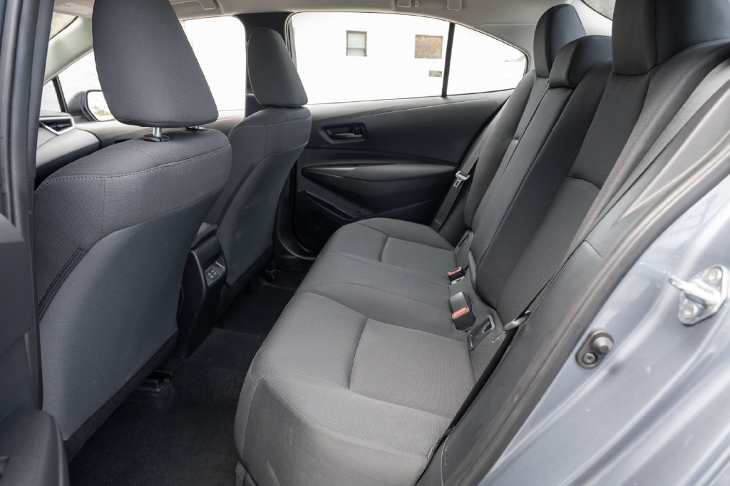 Used 2025 Toyota Corolla LE FWD image 31