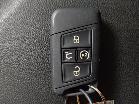 Used 2025 Volkswagen Jetta SE FWD image 32