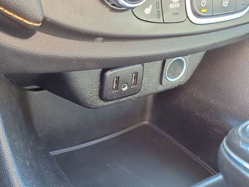 Used 2019 Chevrolet Traverse LT image 11