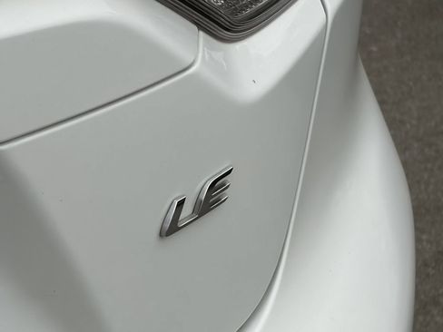 Used 2022 Toyota Corolla LE FWD image 6