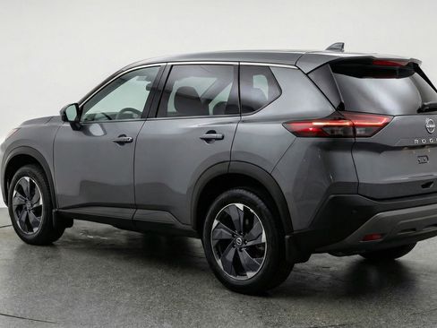 Used 2025 Nissan Rogue SV FWD image 6