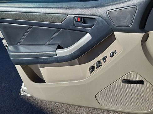 Used 2004 Toyota 4Runner Limited image 12