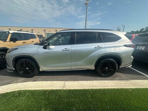 Used 2024 Toyota Highlander XSE AWD/4WD image 4