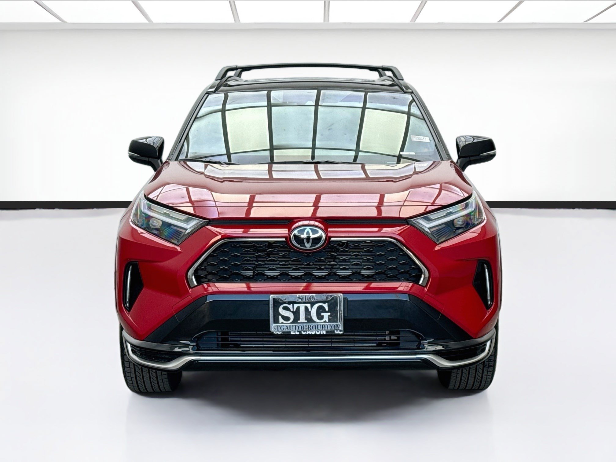 Used 2025 Toyota RAV4 XSE AWD/4WD image 2