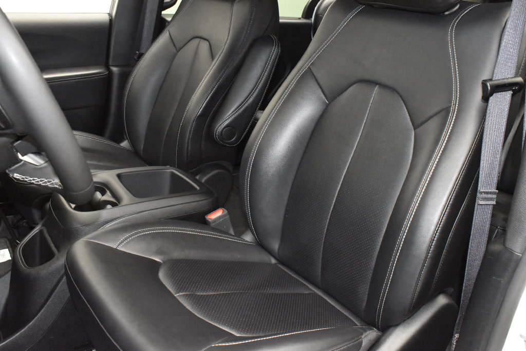 Used 2025 Chrysler Pacifica Select FWD image 14