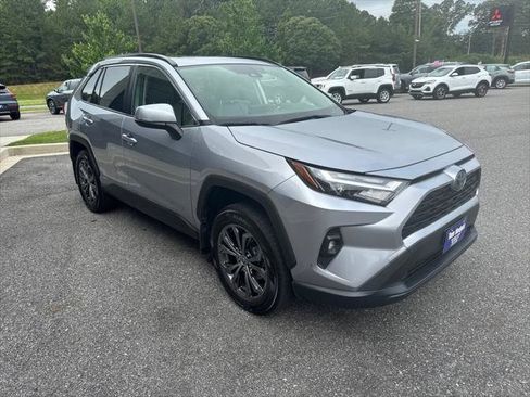 Used 2022 Toyota RAV4 XLE Premium AWD/4WD image 3