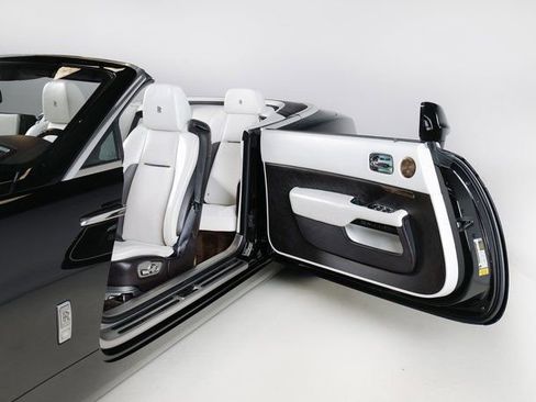 Used 2018 Rolls-Royce Dawn image 30