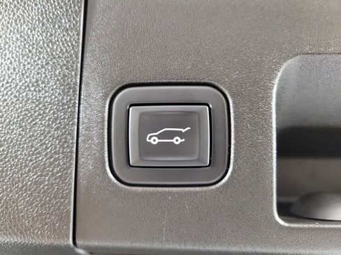 Used 2021 Cadillac XT4 Sport w/ Enhanced Visibility Package FWD image 9