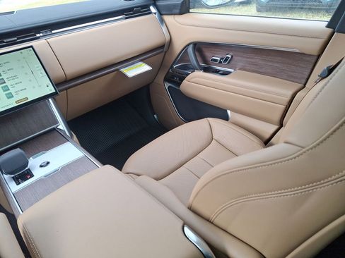 New 2025 Land Rover Range Rover SE image 11