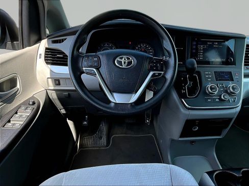 Used 2015 Toyota Sienna LE FWD image 8