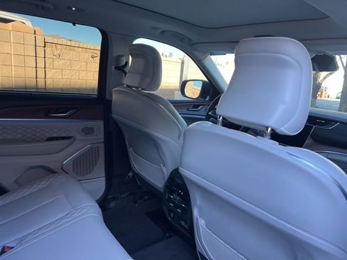 Used 2022 Jeep Grand Cherokee Summit w/ Luxury Tech Group V image 25