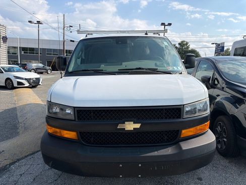 Used 2021 Chevrolet Express 2500 w/ Driver Convenience Package RWD image 2