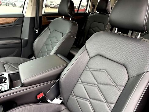 New 2026 Volkswagen Atlas SE FWD image 11