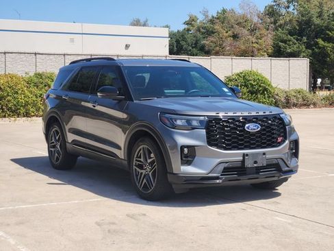 Used 2025 Ford Explorer ST AWD/4WD image 3