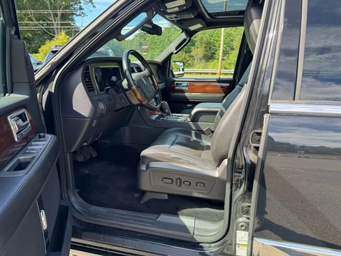 Used 2013 Lincoln Navigator 4WD image 9